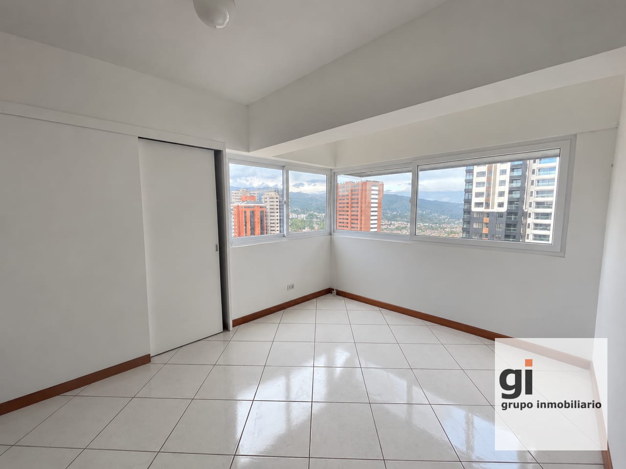 Amplio Apartamento en Venta en zona 13 | 3 Dormitorios — Apartamento en Venta en Zona 13, Guatemala, Ciudad — foto 2 de 4