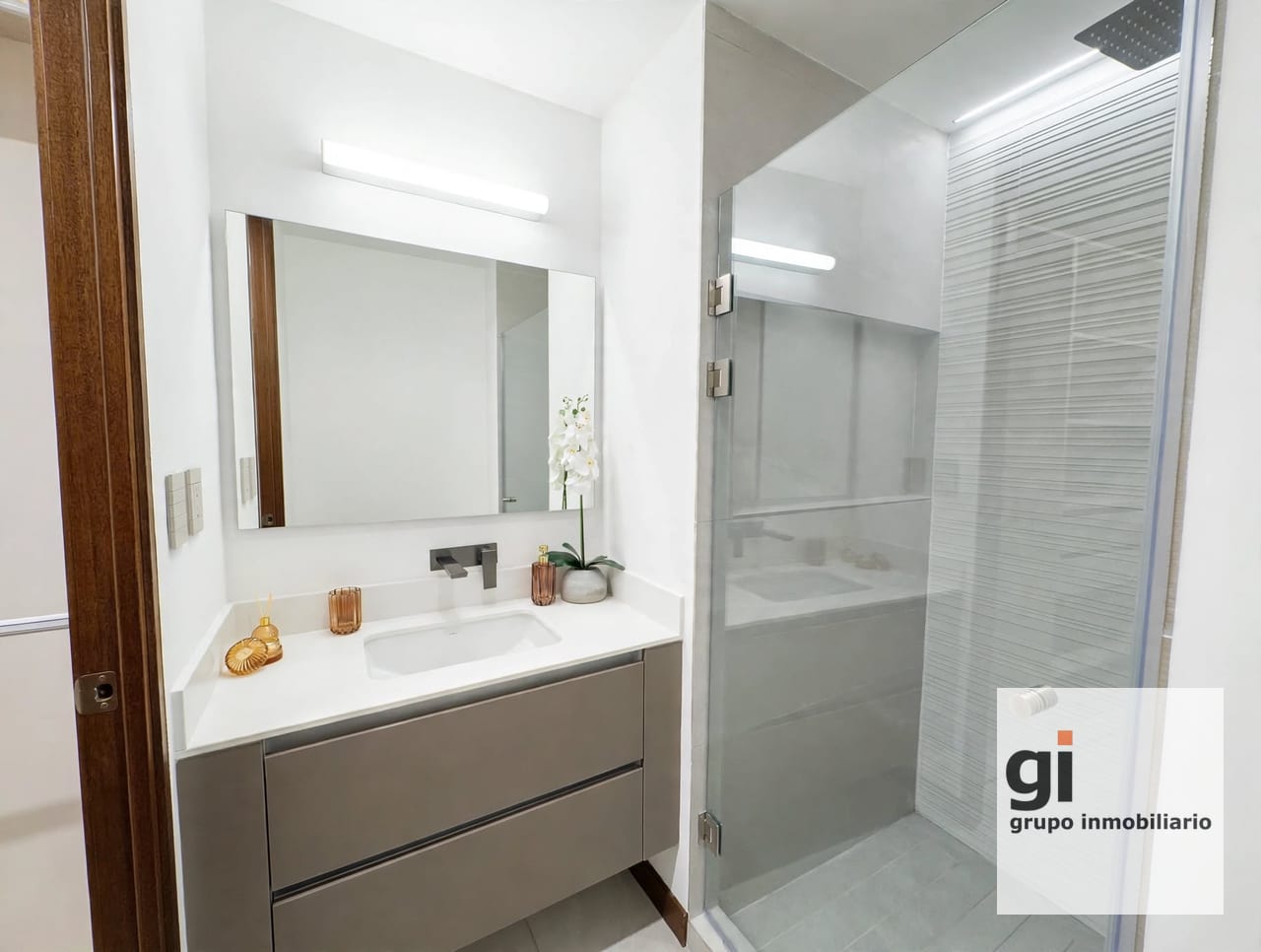 Apartamento de 2 niveles, 2 dormitorios y sala familiar en Oakland — Apartamento en Venta en Zona 10, Guatemala, Ciudad — foto 14 de 16