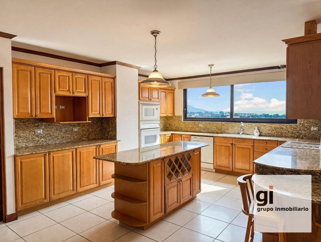 Apartamento de 4 dormitorios amplio en venta en zona 10 — Apartamento en Venta en Zona 10, Guatemala, Ciudad — foto 4 de 7
