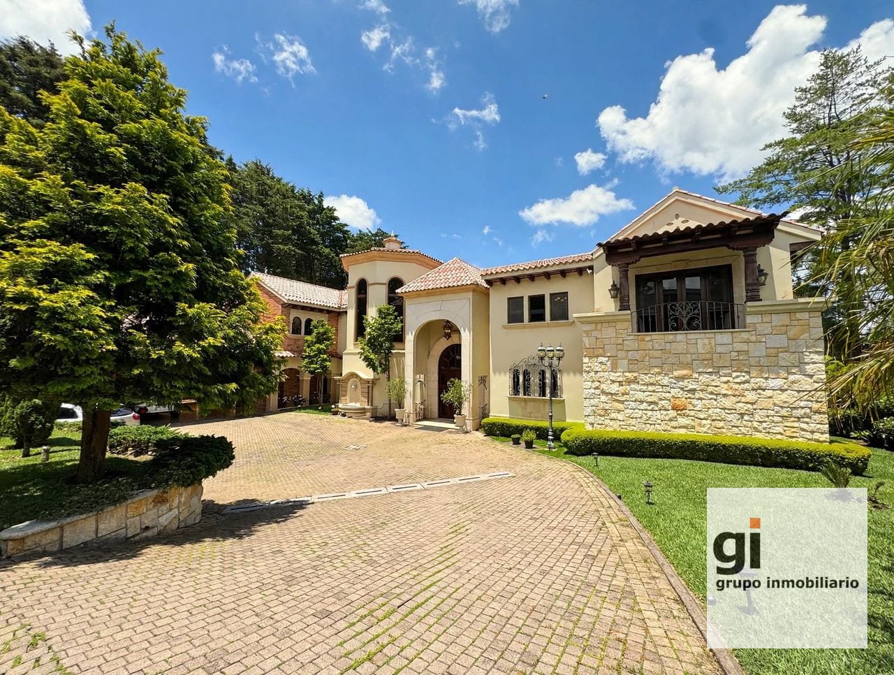 Espectacular Casa Familiar en Venta en Muxbal — Casa en Venta en Muxbal, Guatemala, Ciudad — foto 1 de 17