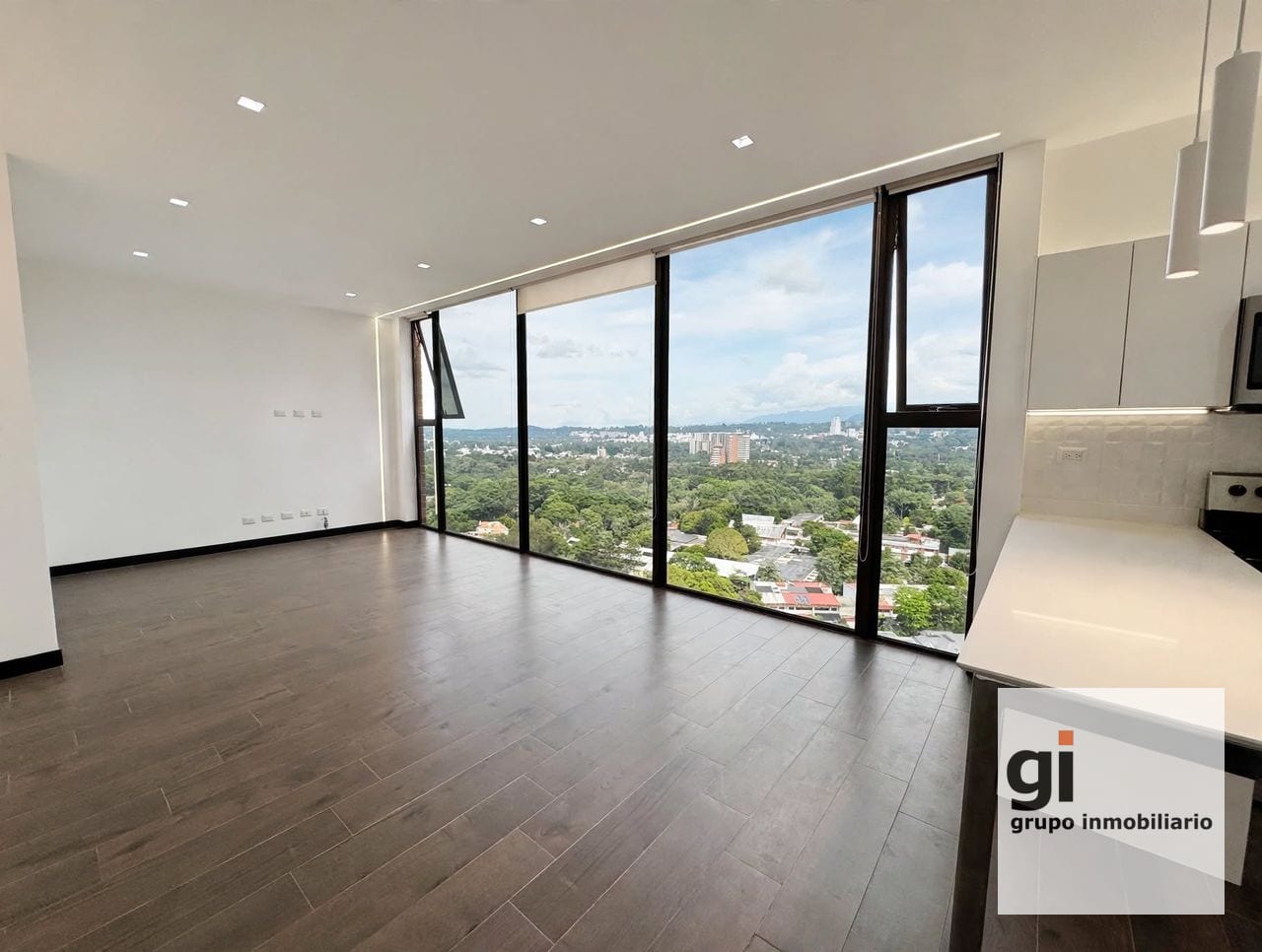 Apartamento de 2 dormitorios en alquiler sobre Diagonal 6, zona 10 — Apartamento en Alquiler en Zona 10, Guatemala, Ciudad — foto 1 de 15