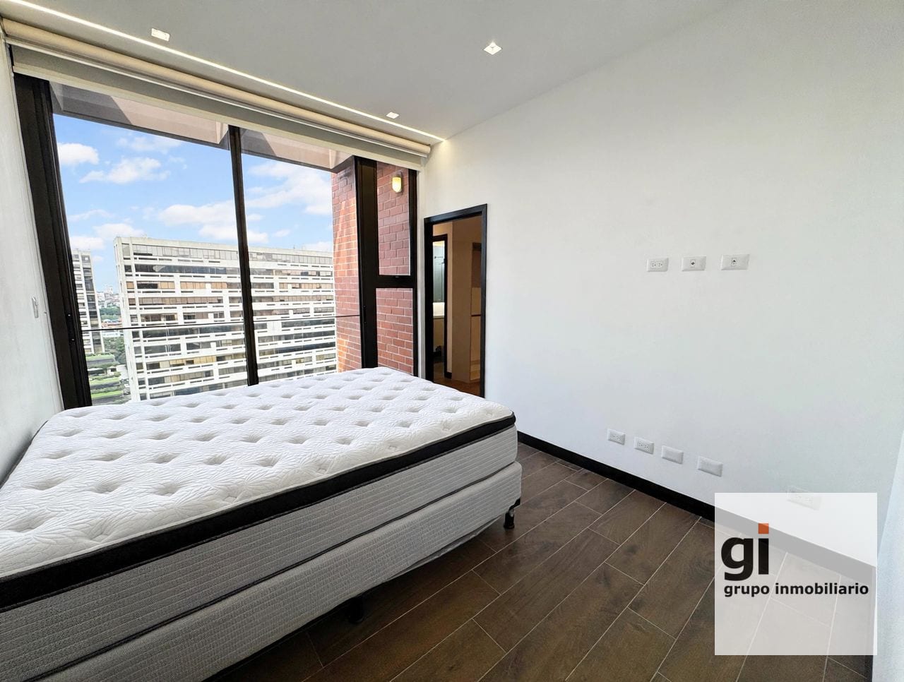 Apartamento de 2 dormitorios en alquiler sobre Diagonal 6, zona 10 — Apartamento en Alquiler en Zona 10, Guatemala, Ciudad — foto 11 de 15