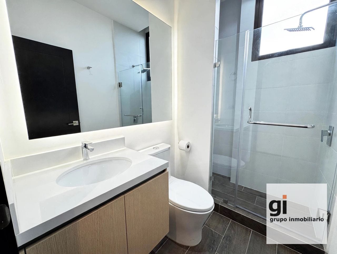 Apartamento de 2 dormitorios en alquiler sobre Diagonal 6, zona 10 — Apartamento en Alquiler en Zona 10, Guatemala, Ciudad — foto 12 de 15
