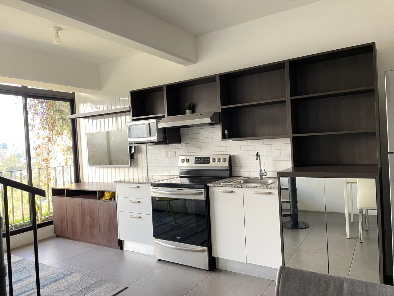 Lindo Loft Amueblado en zona 10 — Apartamento en Alquiler en Ciudad Vieja, Zona 10, Guatemala, Ciudad — foto 3 de 14