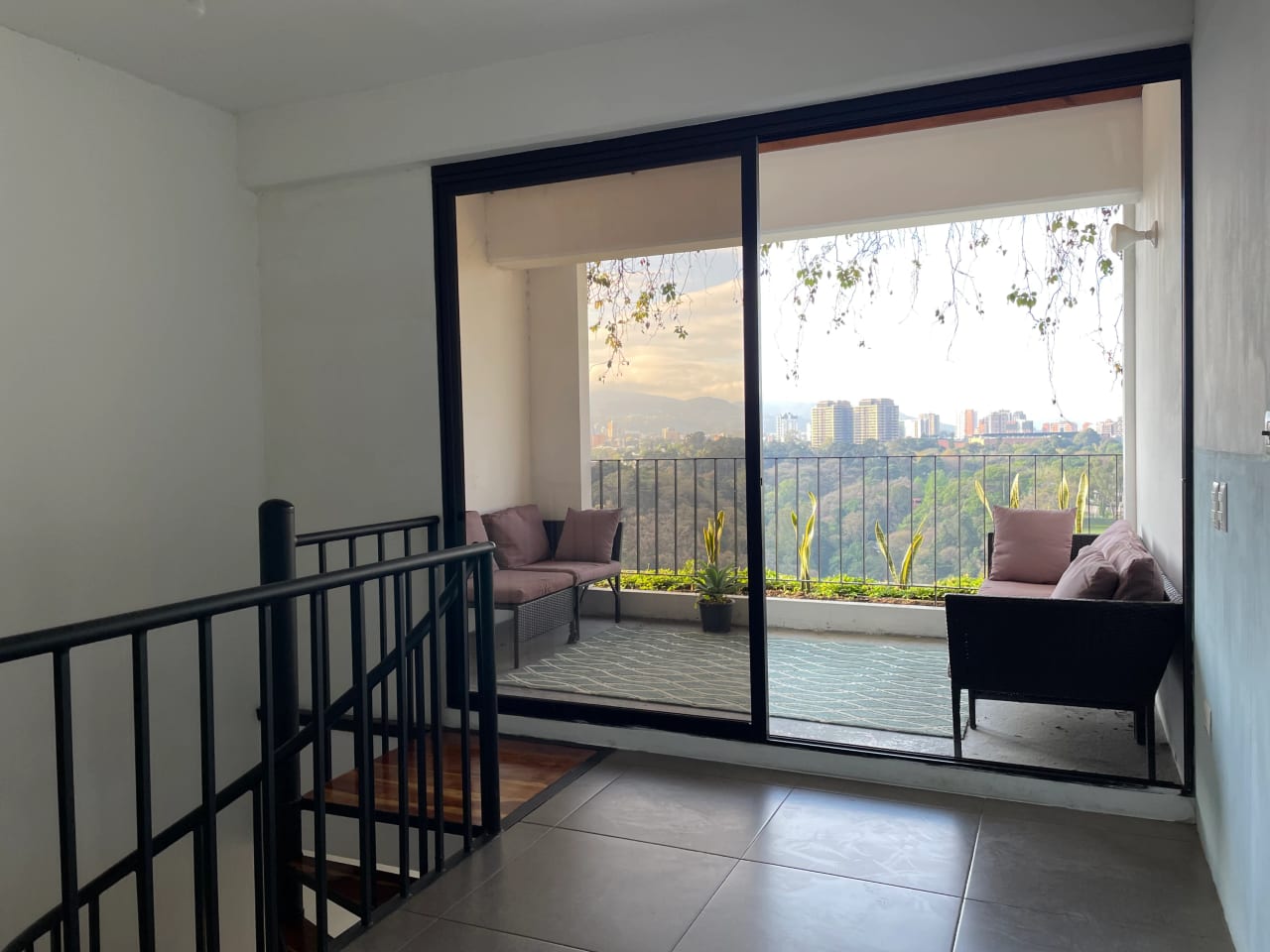Lindo Loft Amueblado en zona 10 — Apartamento en Alquiler en Ciudad Vieja, Zona 10, Guatemala, Ciudad — foto 10 de 14