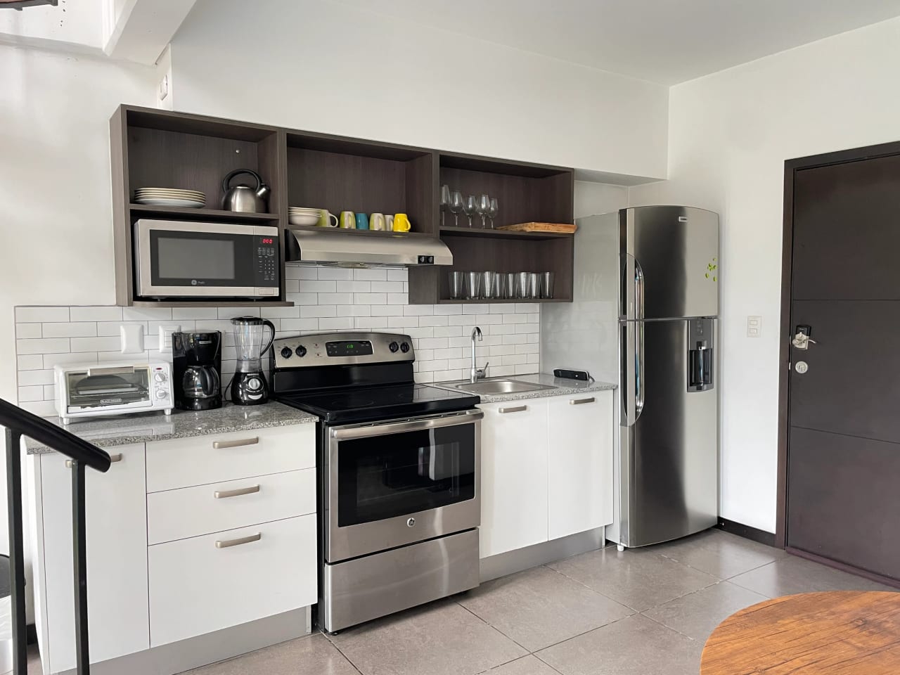 Apartamento de 1 Habitación con Jardín en zona 10 — Apartamento en Alquiler en Ciudad Vieja, Zona 10, Guatemala, Ciudad — foto 2 de 12