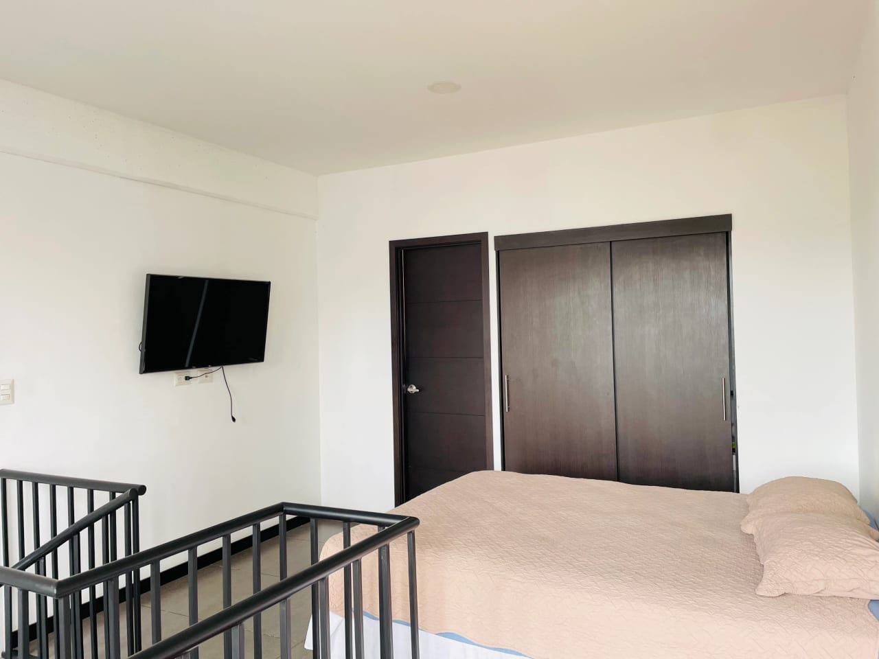 Apartamento de 1 Habitación con Jardín en zona 10 — Apartamento en Alquiler en Ciudad Vieja, Zona 10, Guatemala, Ciudad — foto 7 de 12
