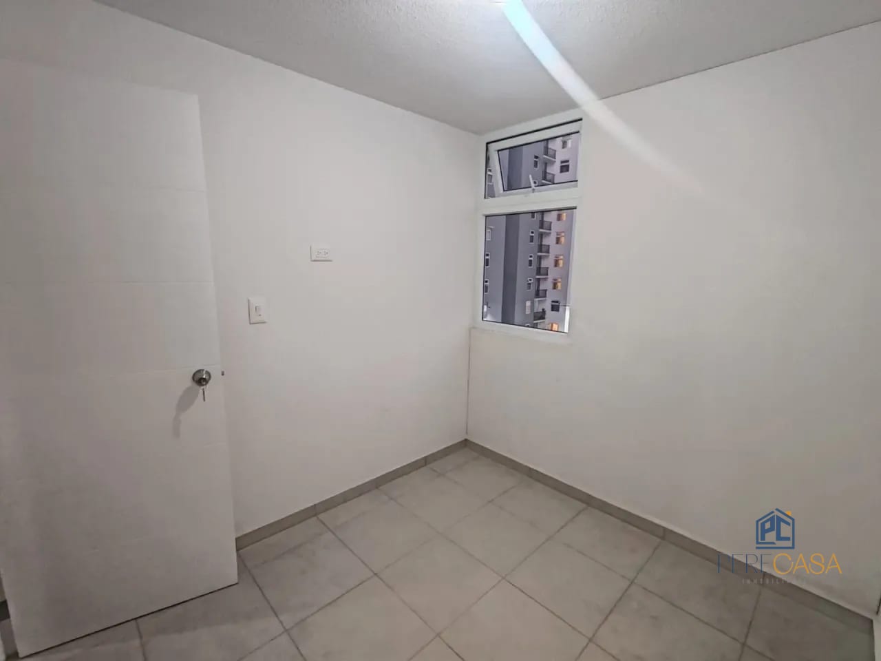 EXCELENTE APARTAMENTO EN VIAS DE SAN RAFAEL ZONA 18 β Apartamento en Alquiler en Zona 18, Guatemala, Ciudad β foto 3 de 9