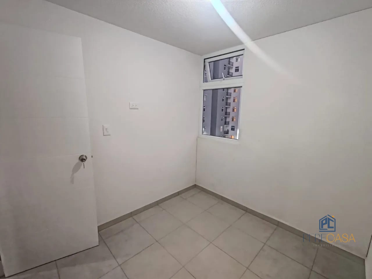 EXCELENTE APARTAMENTO EN VIAS DE SAN RAFAEL ZONA 18 β Apartamento en Alquiler en Zona 18, Guatemala, Ciudad β foto 6 de 9