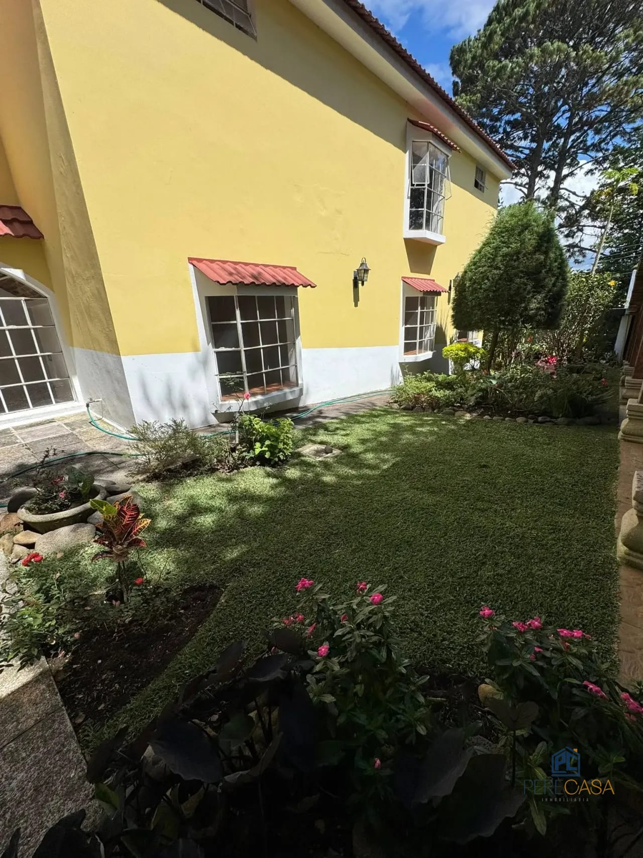 HERMOSA CASA EN ARRAZOLA I — Casa en Venta en Arrazola I, Carretera a El Salvador, Guatemala, Ciudad — foto 2 de 15