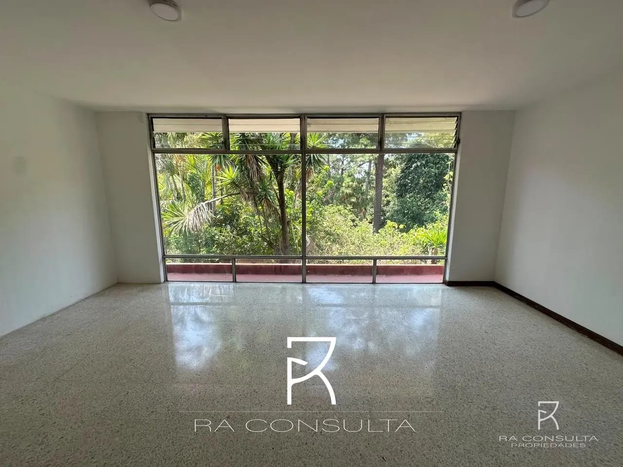 VENDO Hermosa Casa Totalmente Renovada en Colonia Lo De Bran, Zona 3 — Casa en Venta en Zona 3, Guatemala, Ciudad — foto 2 de 6