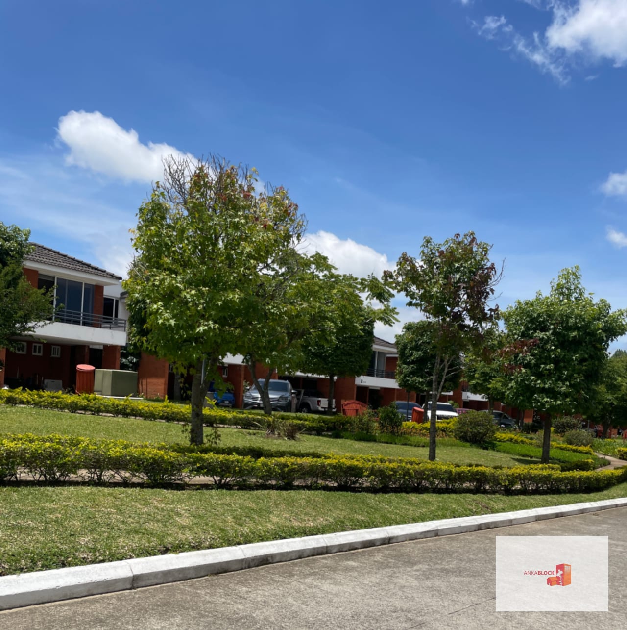 4Dormitorios - en esquina con jardín - Ensenada de San Isidro — Casa en Venta en Ensenada de San Isidro, Zona 16, Guatemala, Ciudad — foto 9 de 12