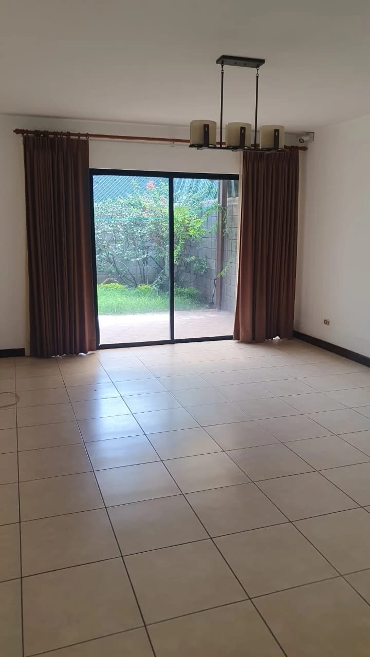 CASA EN VENTA ZONA 16 EN PORTAL DE SAN ISIDRO I + 1 — Casa en Venta en Portal de San Isidro I, Zona 16, Guatemala, Ciudad — foto 2 de 17