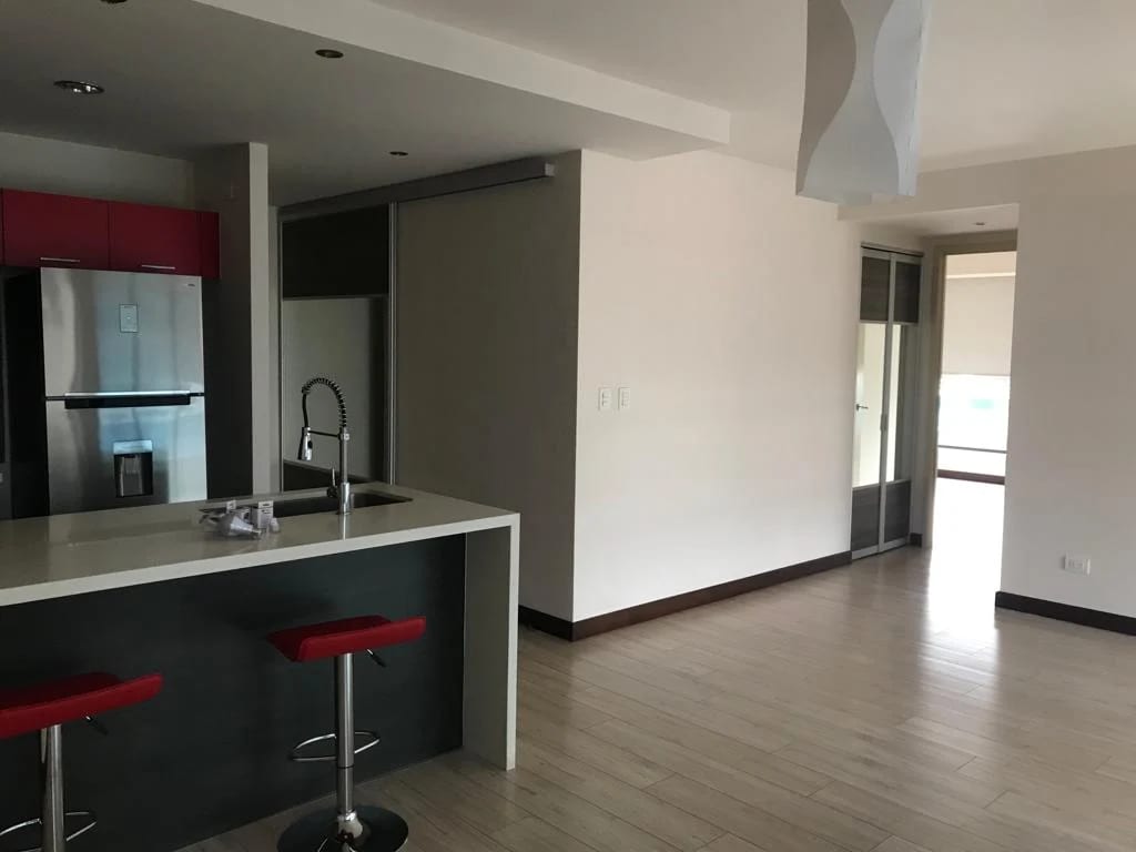 VENDO / RENTO APARTAMENTO EN EDIFICIO VEINTI4 ZONA 10 — Apartamento en Alquiler en Veinti4, Zona 10, Guatemala, Ciudad — foto 11 de 17