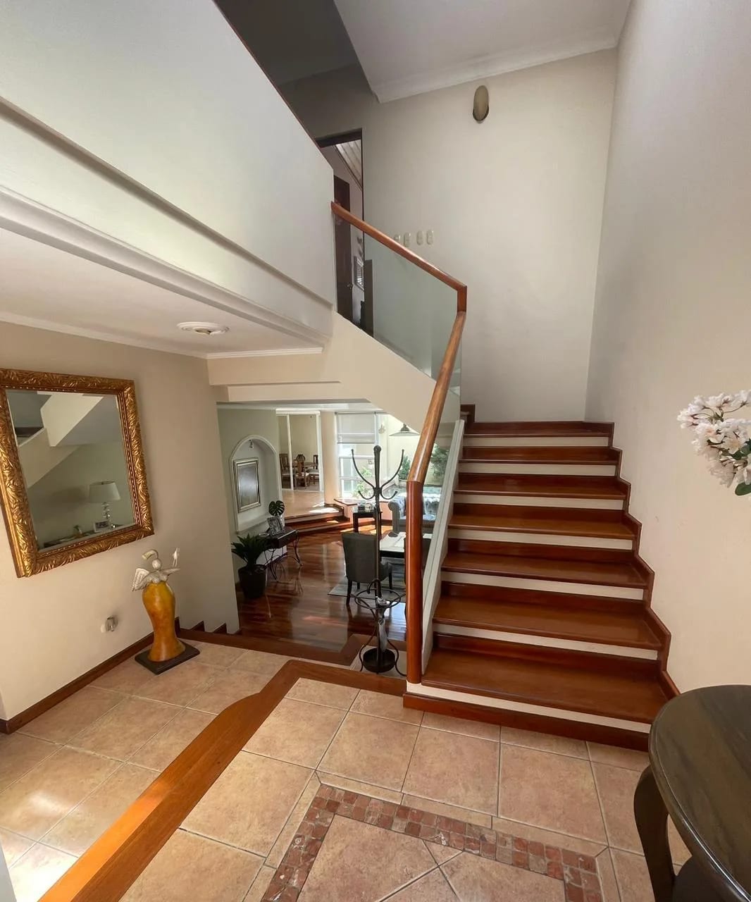 CASA EN ALQUILER EN ZONA 10 EN CONDOMINIO — Casa en Alquiler en Zona 10, Guatemala, Ciudad — foto 6 de 13