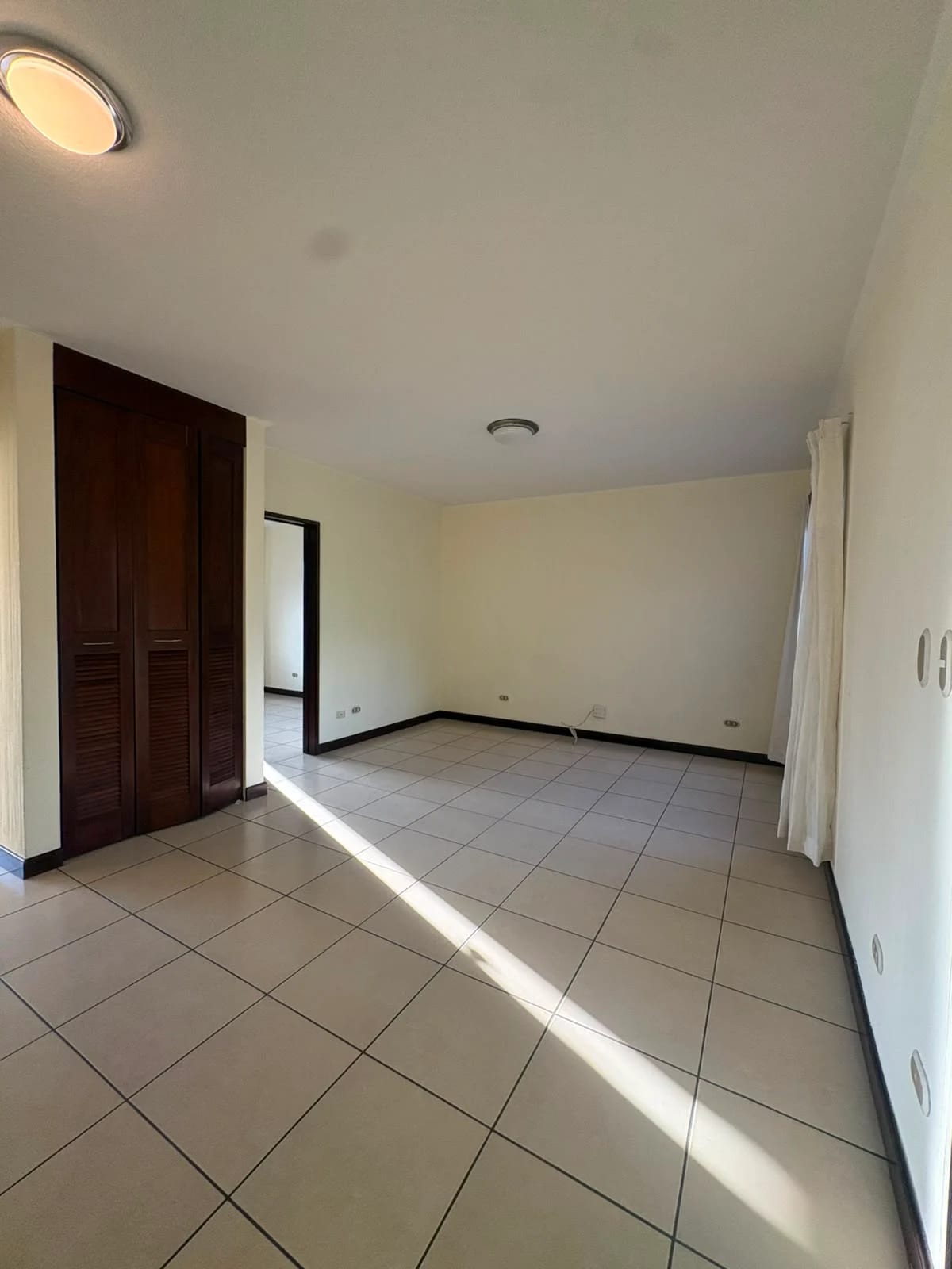 CASA EN ALQUILER EN ALAMEDA DE SAN ISIDRO ZONA 16 — Casa en Alquiler en Alamedas de San Isidro, Zona 16, Guatemala, Ciudad — foto 7 de 12