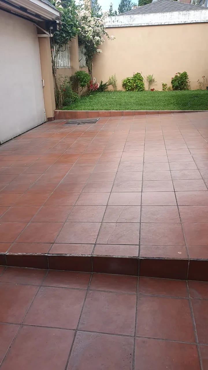 CASA EN VENTA EN LA EXCLUSIVA COLONIA JARDINES DE SAN ISIDRO ZONA 16 — Casa en Venta en Jardines de San Isidro, Zona 16, Guatemala, Ciudad — foto 4 de 17