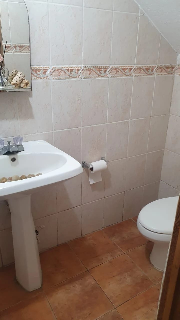 CASA EN VENTA EN LA EXCLUSIVA COLONIA JARDINES DE SAN ISIDRO ZONA 16 — Casa en Venta en Jardines de San Isidro, Zona 16, Guatemala, Ciudad — foto 5 de 17