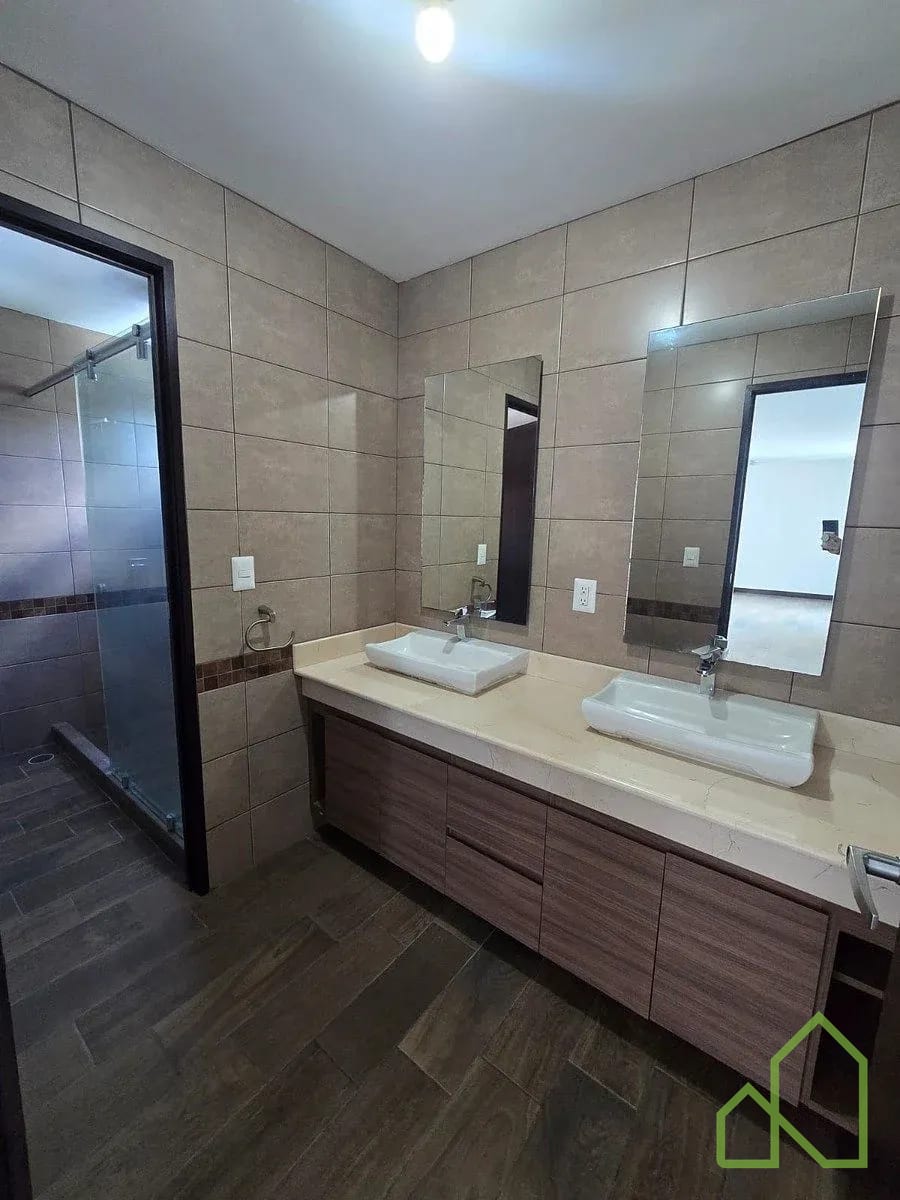 Amplio Apartamento en Renta o Venta en zona 10 — Apartamento en Alquiler en Verona, Zona 10, Guatemala, Ciudad — foto 7 de 9