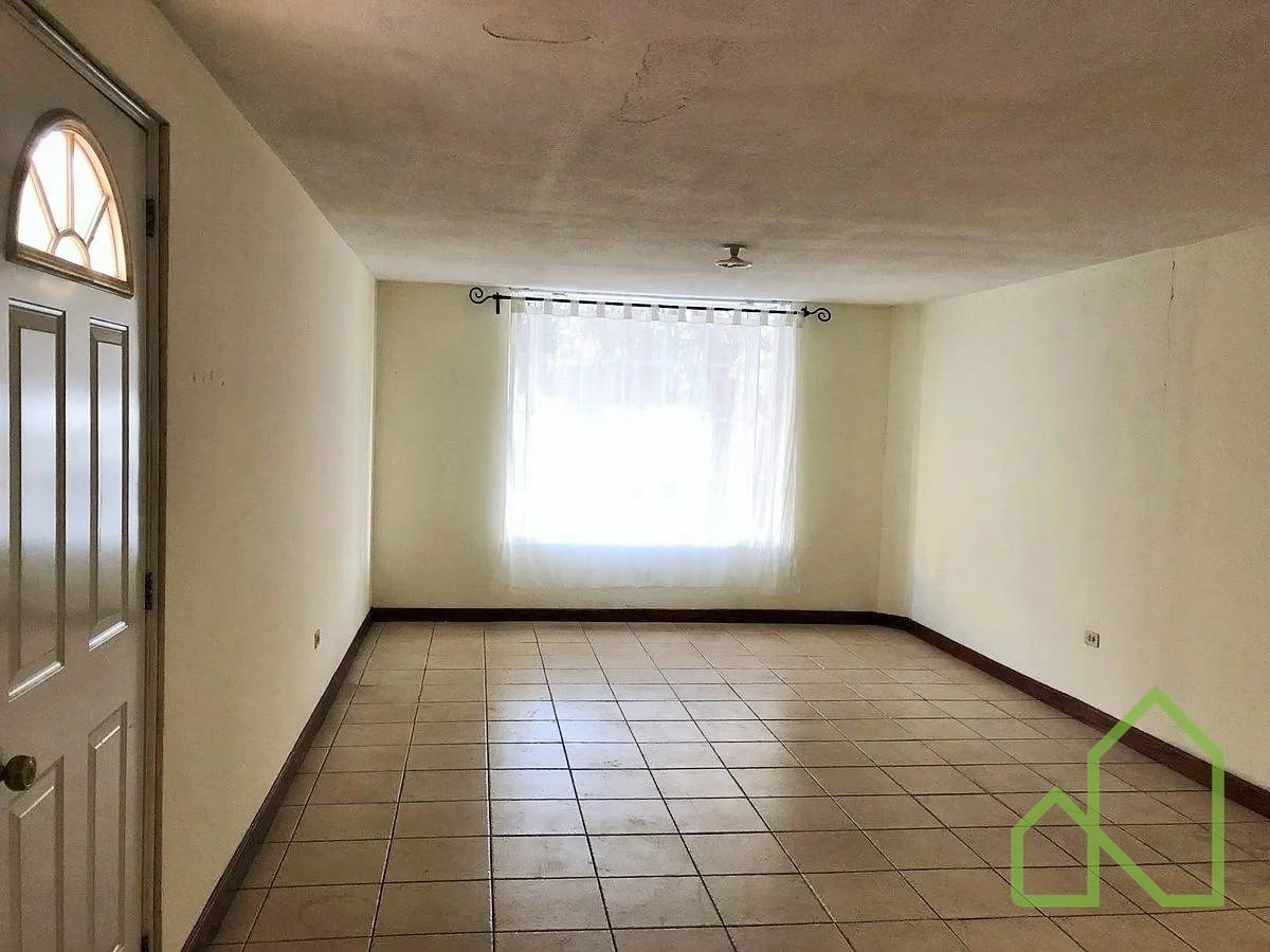 Casa de 1 nivel en Venta en Valles de San Cristóbal — Casa en Venta en Zona 8 Mixco, Guatemala, Ciudad — foto 1 de 9