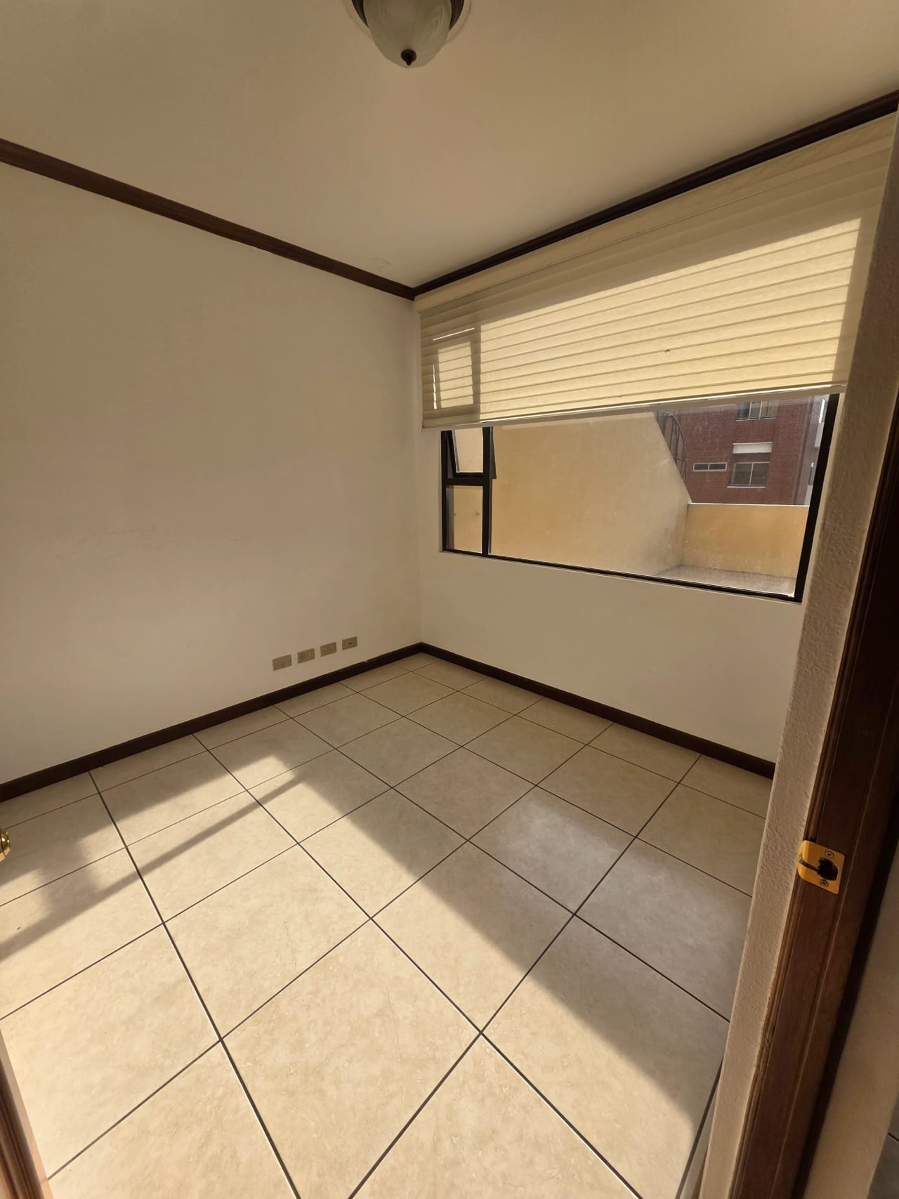 APARTAMENTO GRANDE EN VENTA TORRE CASTELAR ZONA 10 — Apartamento en Venta en Torre Castelar, Zona 10, Guatemala, Ciudad — foto 6 de 7