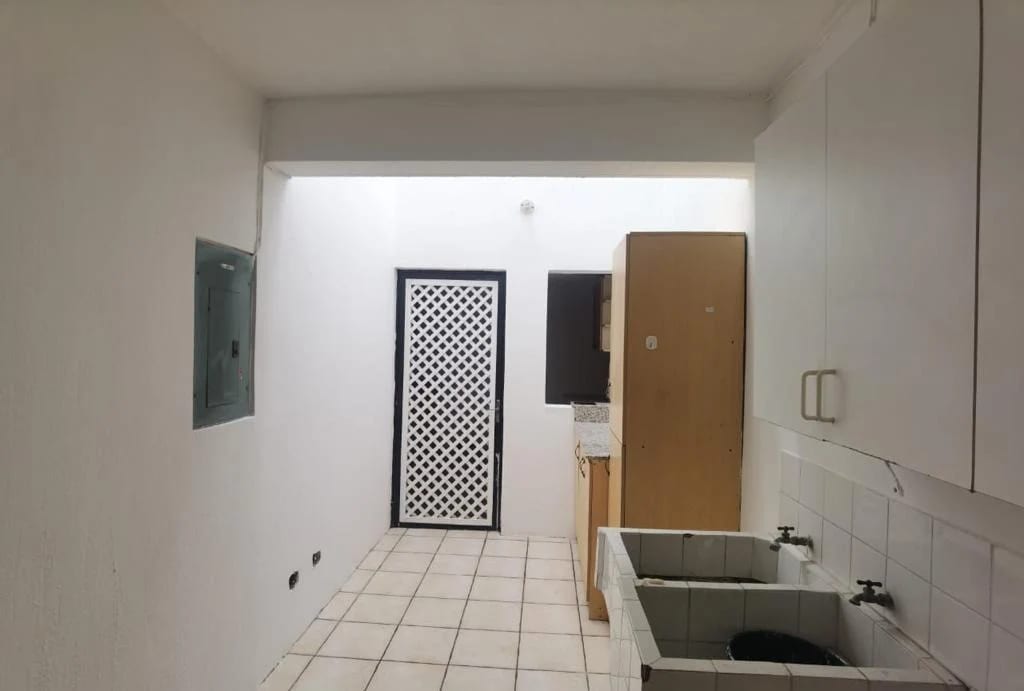 Casa en Venta KM 15.8 Frente a Pradera Concepcion — Casa en Venta en km 11-15, Carretera a El Salvador, Guatemala, Ciudad — foto 9 de 10