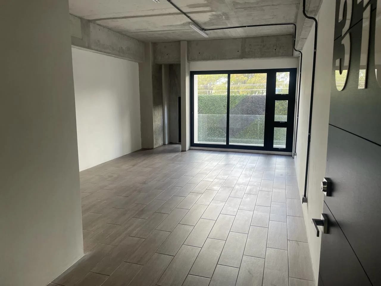2 Oficinas Disponibles en Alquiler Ascend Zona 9 — Oficina en Alquiler en Ascend, Zona 9, Guatemala, Ciudad — foto 1 de 5