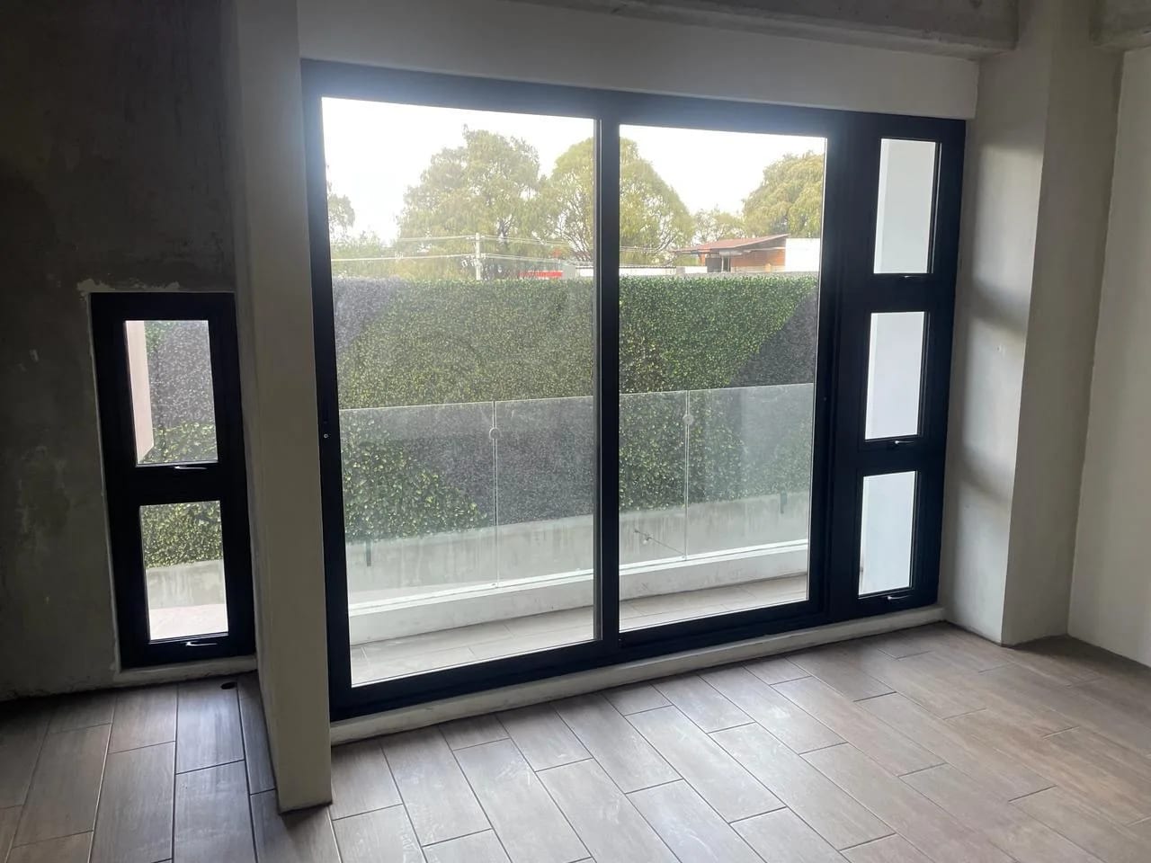 2 Oficinas Disponibles en Alquiler Ascend Zona 9 — Oficina en Alquiler en Ascend, Zona 9, Guatemala, Ciudad — foto 4 de 5