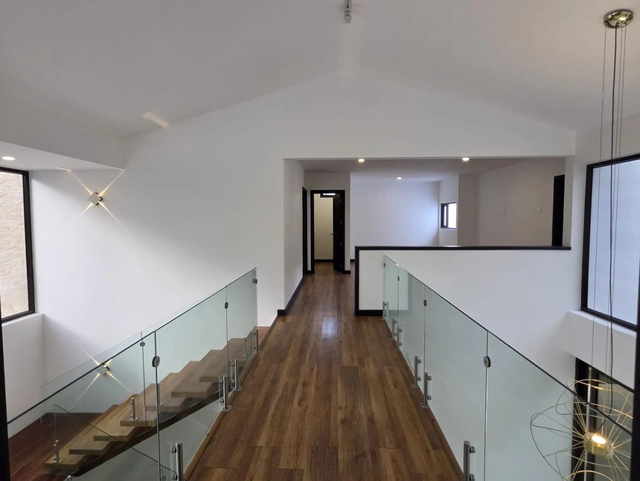 Exclusiva casa en venta, totalmente remodelada en Lomas de San Isidro — Casa en Venta en Lomas de San Isidro, Zona 16, Guatemala, Ciudad — foto 5 de 17