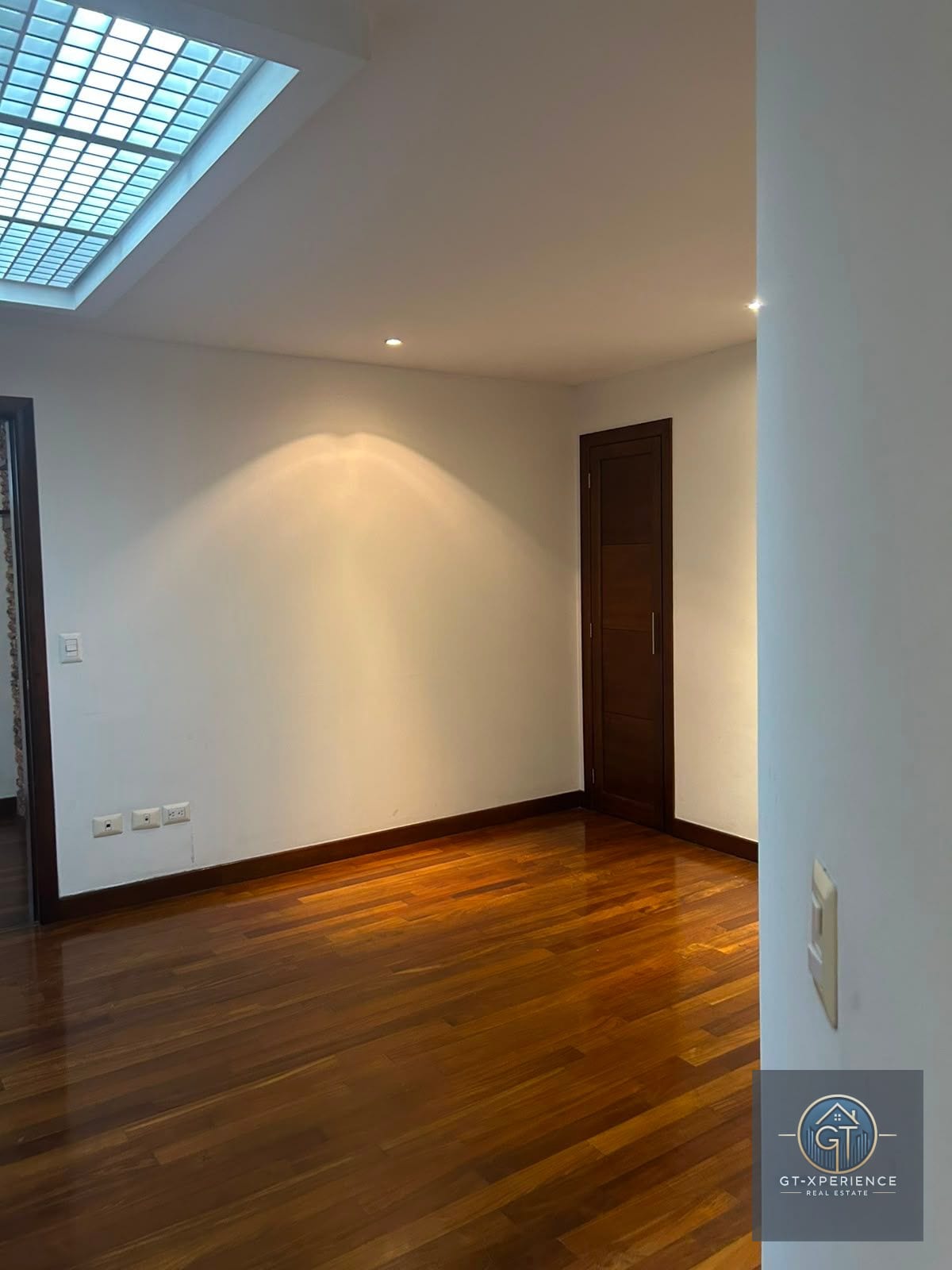 Lindo y amplio apartamento en Edificio de zona 10 — Apartamento en Venta en Zona 10, Guatemala, Ciudad — foto 5 de 7