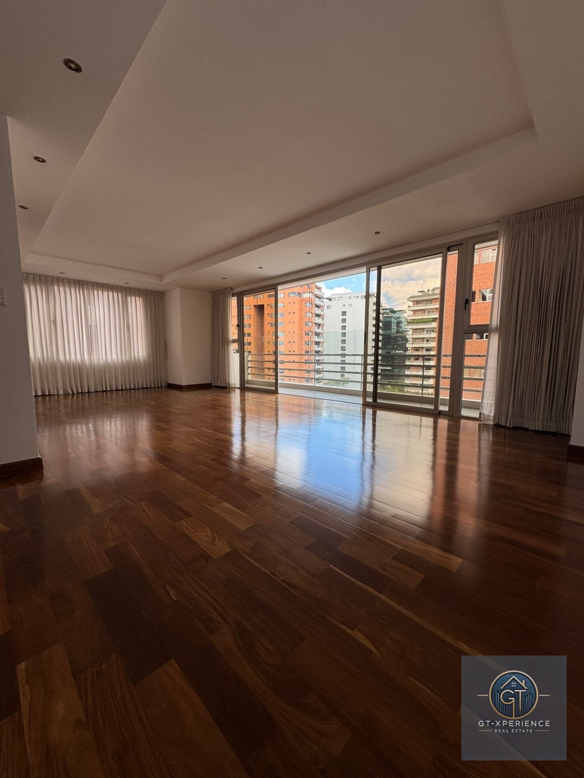 Lindo y amplio apartamento en edificio Aria, zona 10 — Apartamento en Alquiler en Aria, Zona 10, Guatemala, Ciudad — foto 1 de 12