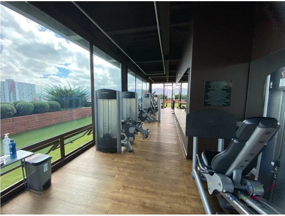 Gimnasio — Rento amplio apartamento de 242m2 en edificio Lucca, Zona 10 — Apartamento en Alquiler en Lucca, Zona 10, Guatemala, Ciudad — foto 17 de 17
