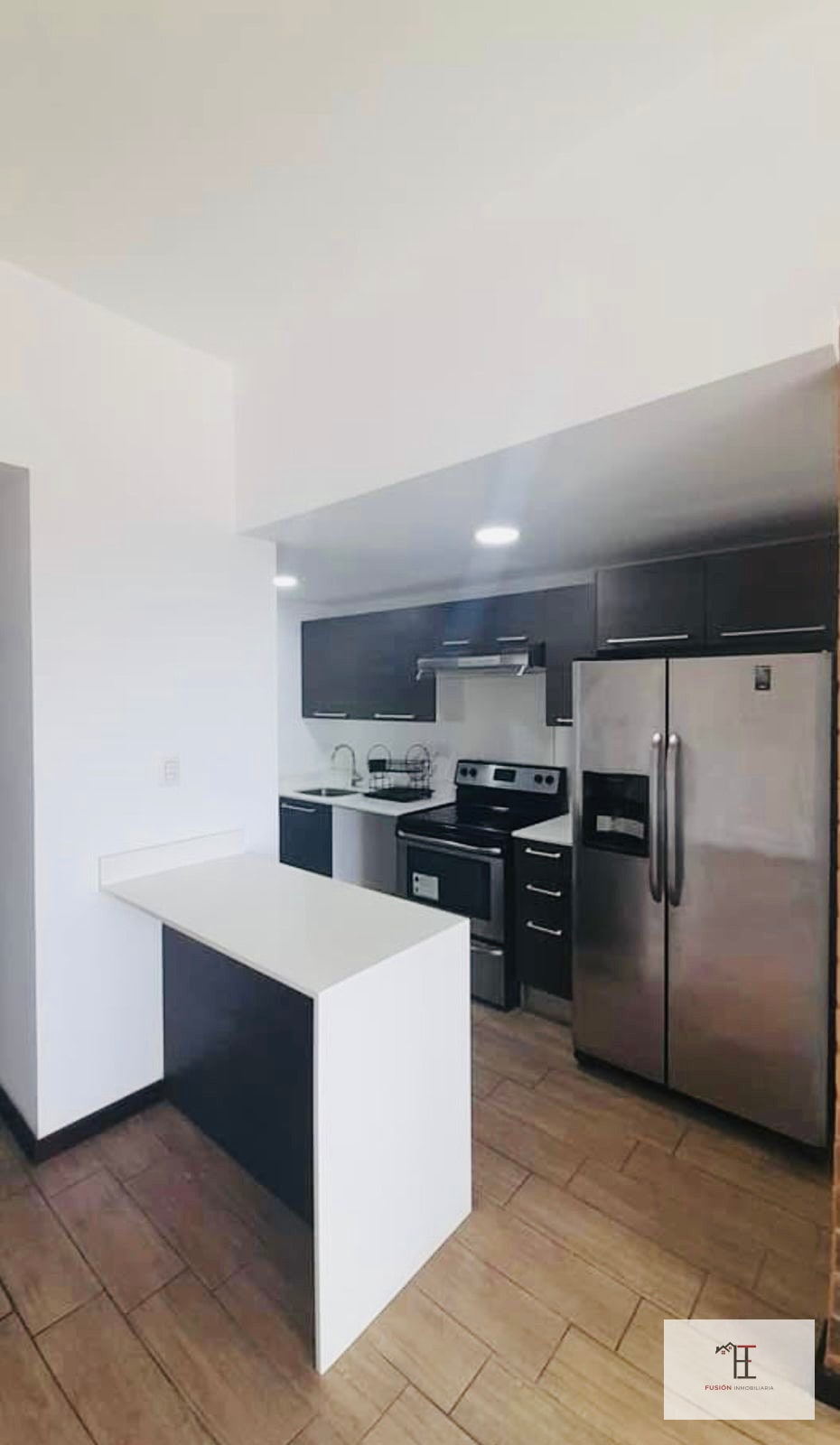 RENTO MODERNO APARTAMENTO ZONA 10 - 2