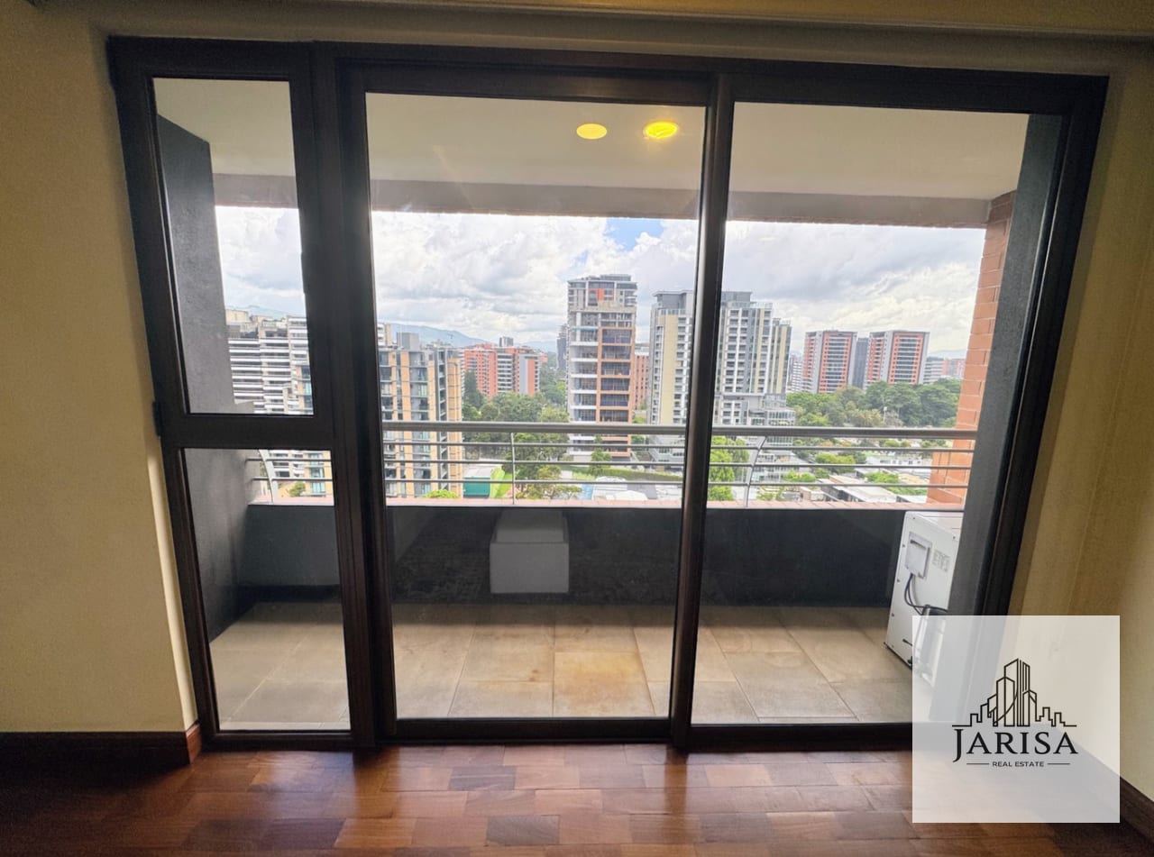 GRANDE APTO EN ALQUILER AMUEBLADO ZONA 10 — Apartamento en Alquiler en Zona 10, Guatemala, Ciudad — foto 16 de 17