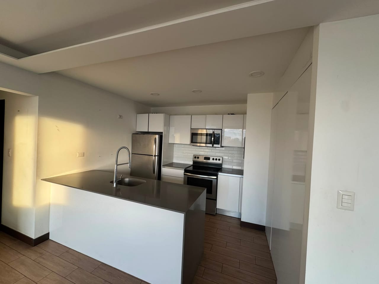 Moderno apartamento en zona 15 — Apartamento en Alquiler en Zona 15, Guatemala, Ciudad — foto 2 de 12