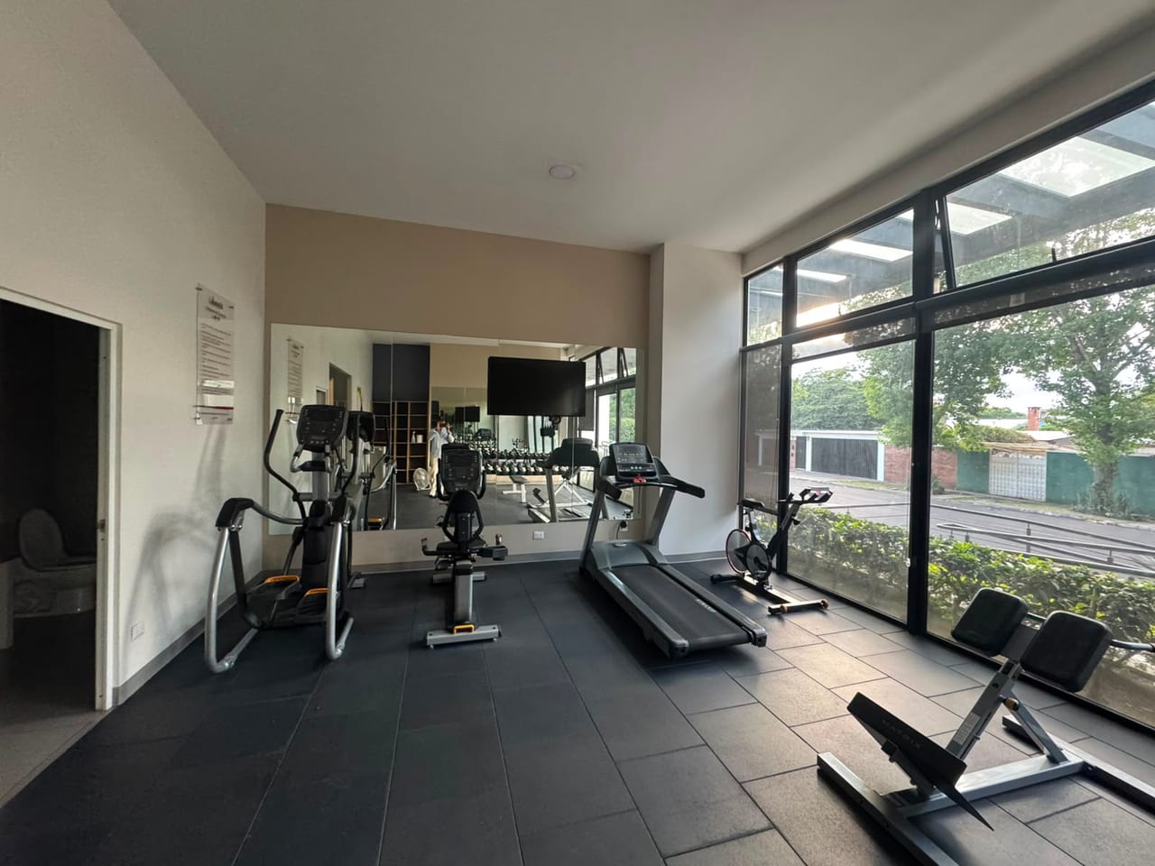 Moderno apartamento en zona 15 — Apartamento en Alquiler en Zona 15, Guatemala, Ciudad — foto 9 de 12