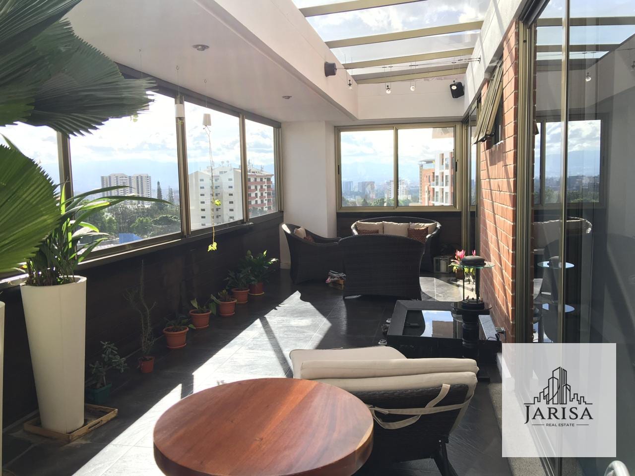 Amplio apartamento en zona 15 — Apartamento en Alquiler en Zona 15, Guatemala, Ciudad — foto 1 de 10