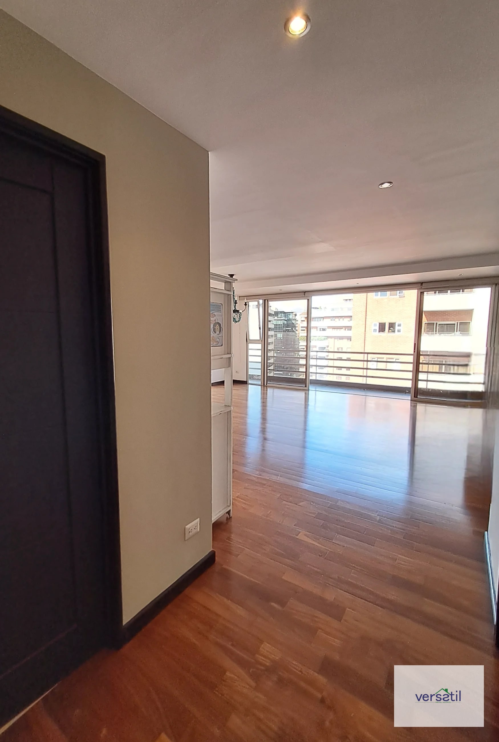 Hermoso Apartamento NIVEL ALTO venta zona 10 - 1