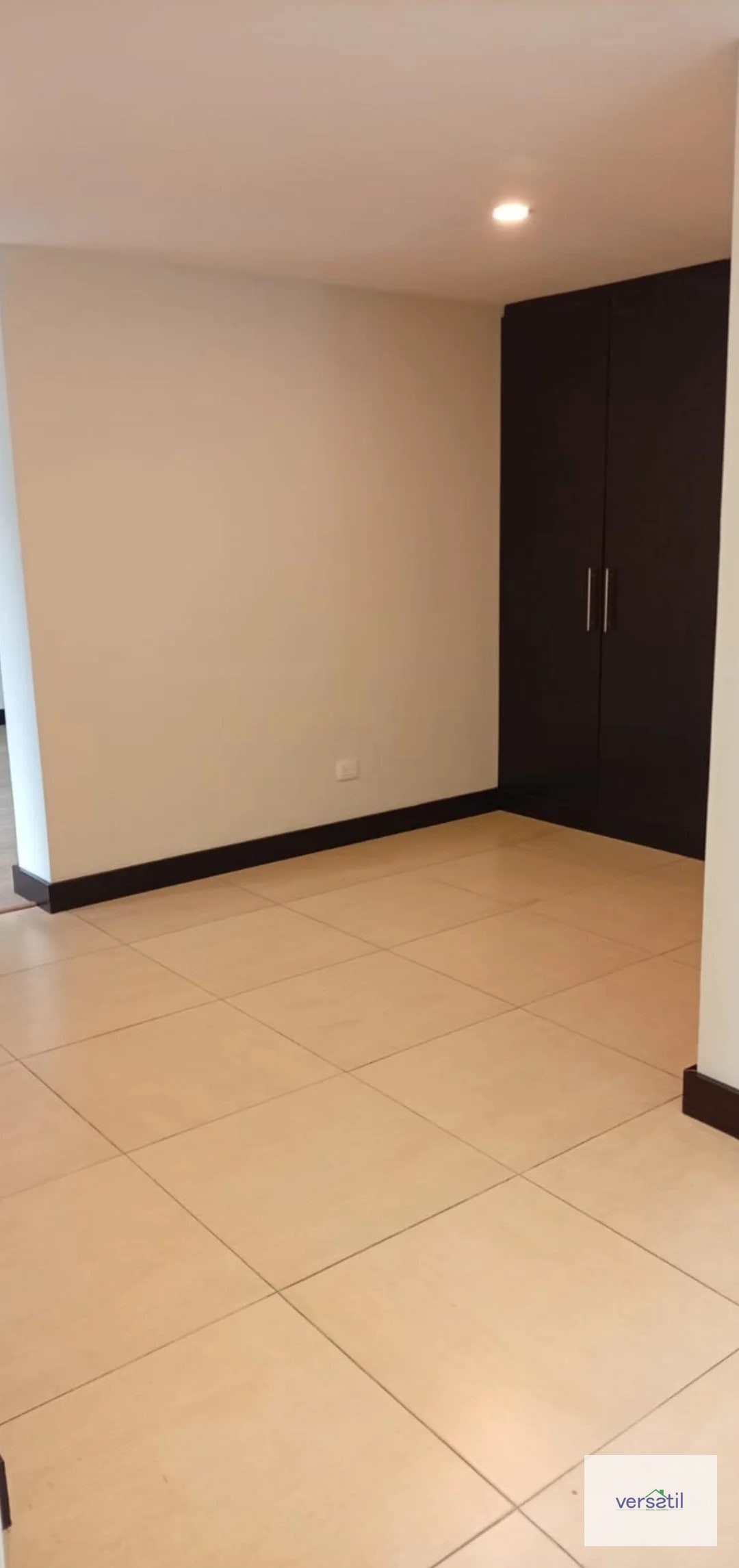 Amplia Oficina de 105 metros² zona 14 — Oficina en Alquiler en Cobella, Zona 14, Guatemala, Ciudad — foto 4 de 8