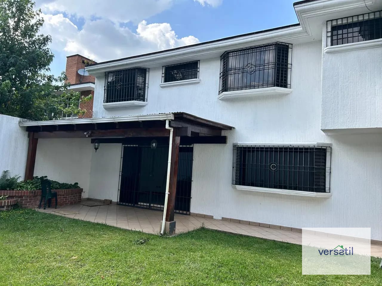 AMPLIA CASA EN ALQUILER ZONA 16, CAYALÁ — Casa en Alquiler en Jacarandas de Cayalá, Zona 16, Guatemala, Ciudad — foto 5 de 15
