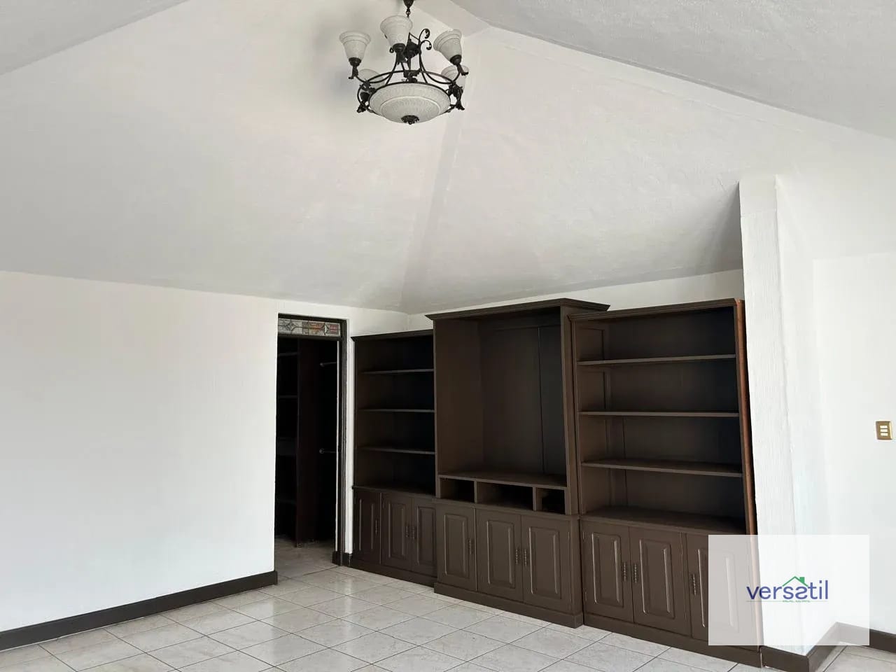 AMPLIA CASA EN ALQUILER ZONA 16, CAYALÁ — Casa en Alquiler en Jacarandas de Cayalá, Zona 16, Guatemala, Ciudad — foto 9 de 15