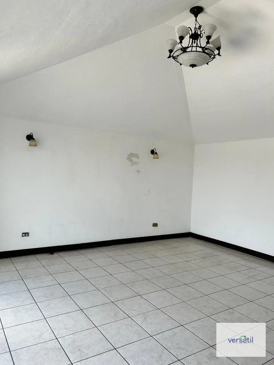 AMPLIA CASA EN ALQUILER ZONA 16, CAYALÁ — Casa en Alquiler en Jacarandas de Cayalá, Zona 16, Guatemala, Ciudad — foto 10 de 15