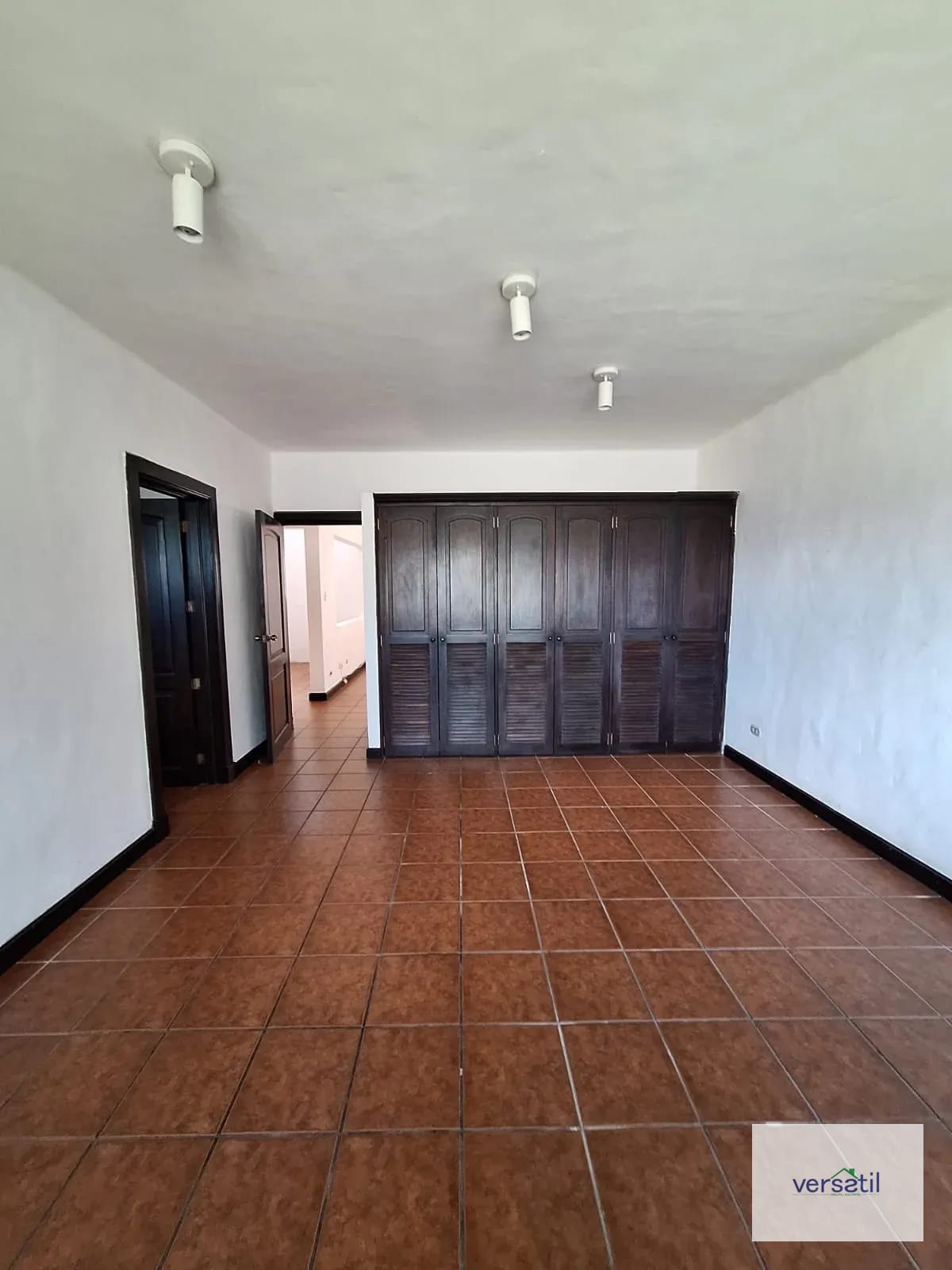 Hermosa casa de 4 habitaciones y gran Jardín !!! Alquiler — Casa en Alquiler en Villas del Campo, Carretera a El Salvador, Guatemala, Ciudad — foto 7 de 12