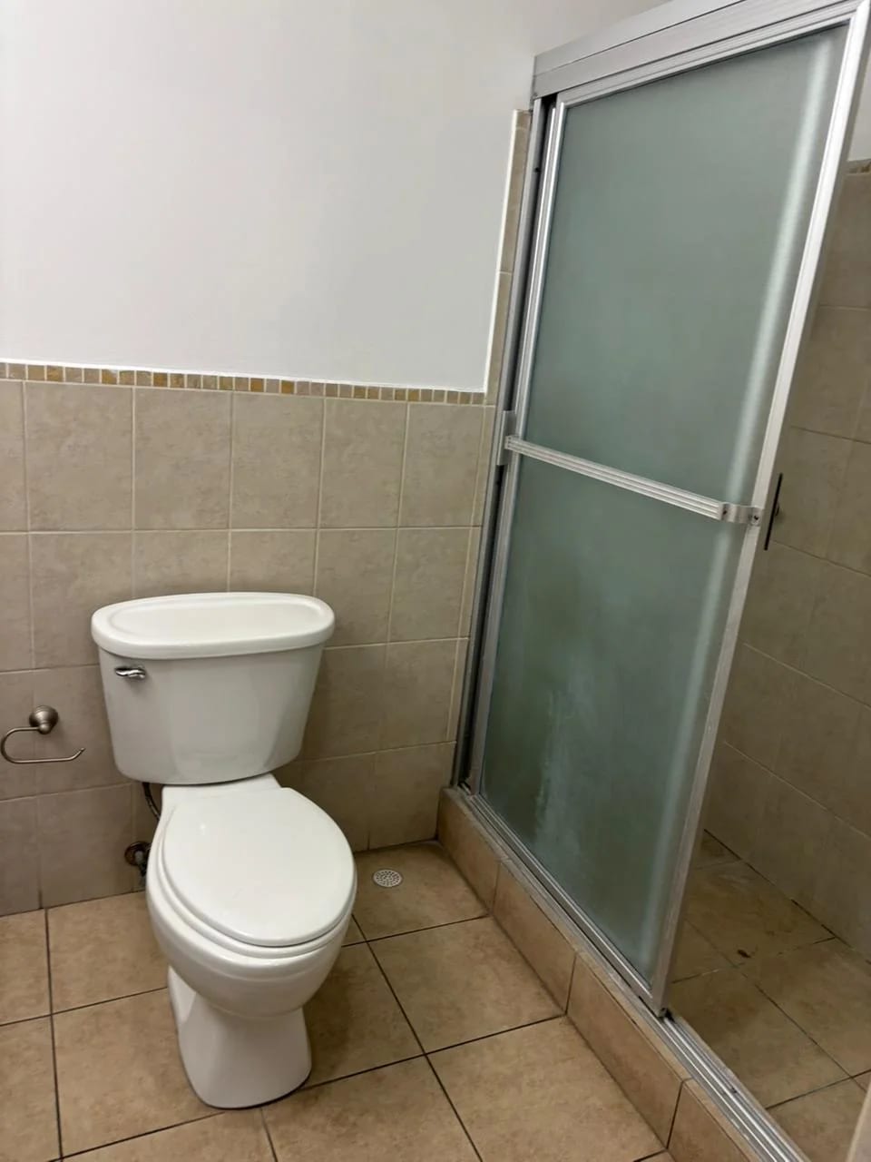 Apto en nivel bajo en renta Zona 10: — Apartamento en Alquiler en Zona 10, Guatemala, Ciudad — foto 6 de 6
