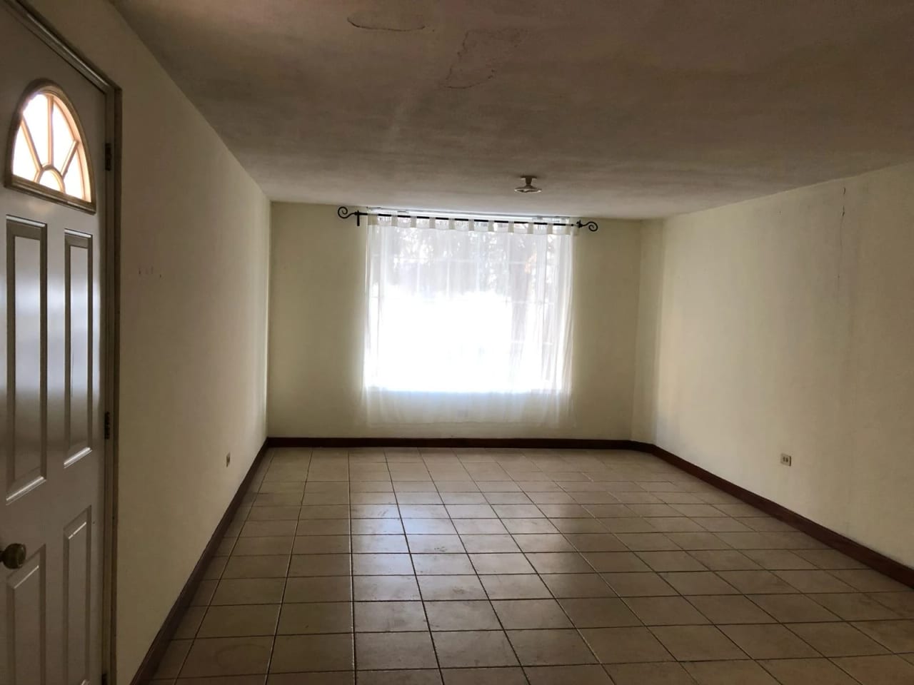 Se vende casa dentro de condominio en San Cristóbal — Casa en Venta en Zona 8 Mixco, Guatemala, Ciudad — foto 4 de 7