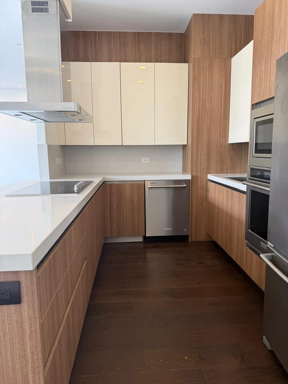 Apto en renta en zona 14 — Apartamento en Alquiler en Zona 14, Guatemala, Ciudad — foto 2 de 8