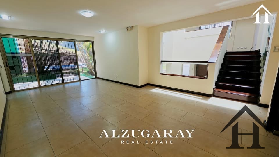Casa con jardín y piscina condominio zona 10 — Casa en Venta en Zona 10, Guatemala, Ciudad — foto 4 de 10