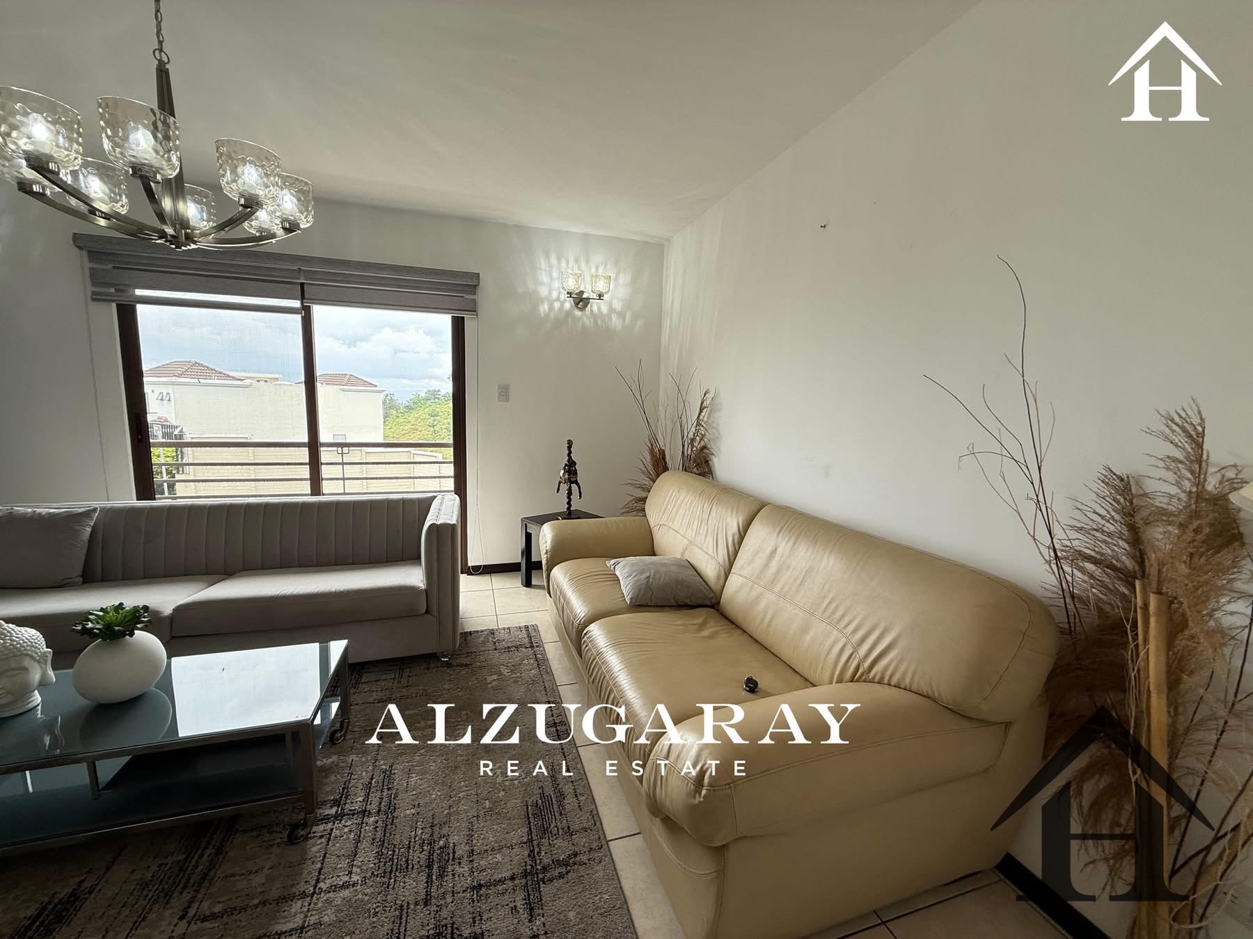 Casa con jardín y pérgola condominio vistas de san isidro zona 16 — Casa en Venta en Vistas de San Isidro, Zona 16, Guatemala, Ciudad — foto 3 de 7
