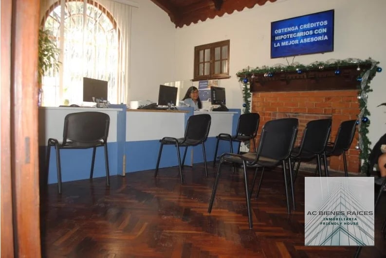Casa con super ubicación para oficinas - 4