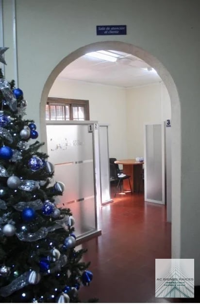 Casa con super ubicación para oficinas - 5